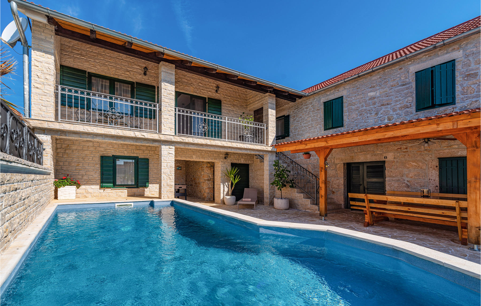 Beautiful home in Benkovac with Outdoor swimming pool, WiFi and 3 Bedrooms