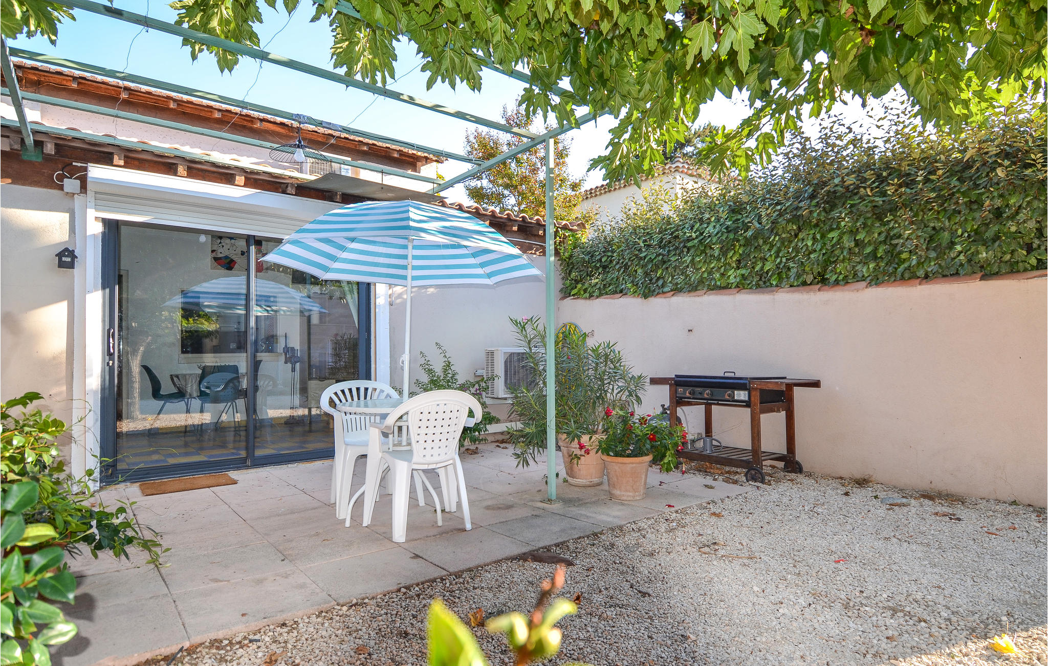 Awesome home in Mouriès with WiFi and 1 Bedrooms