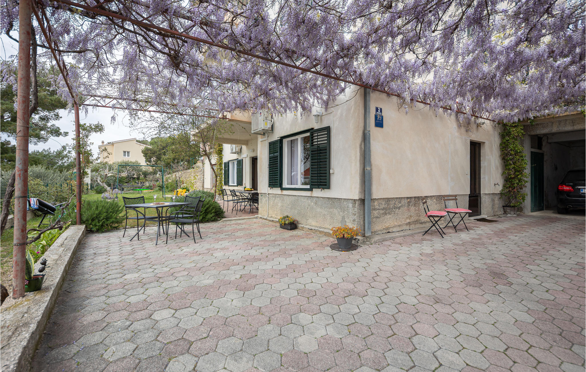 Beautiful apartment in Podstrana with WiFi and 2 Bedrooms