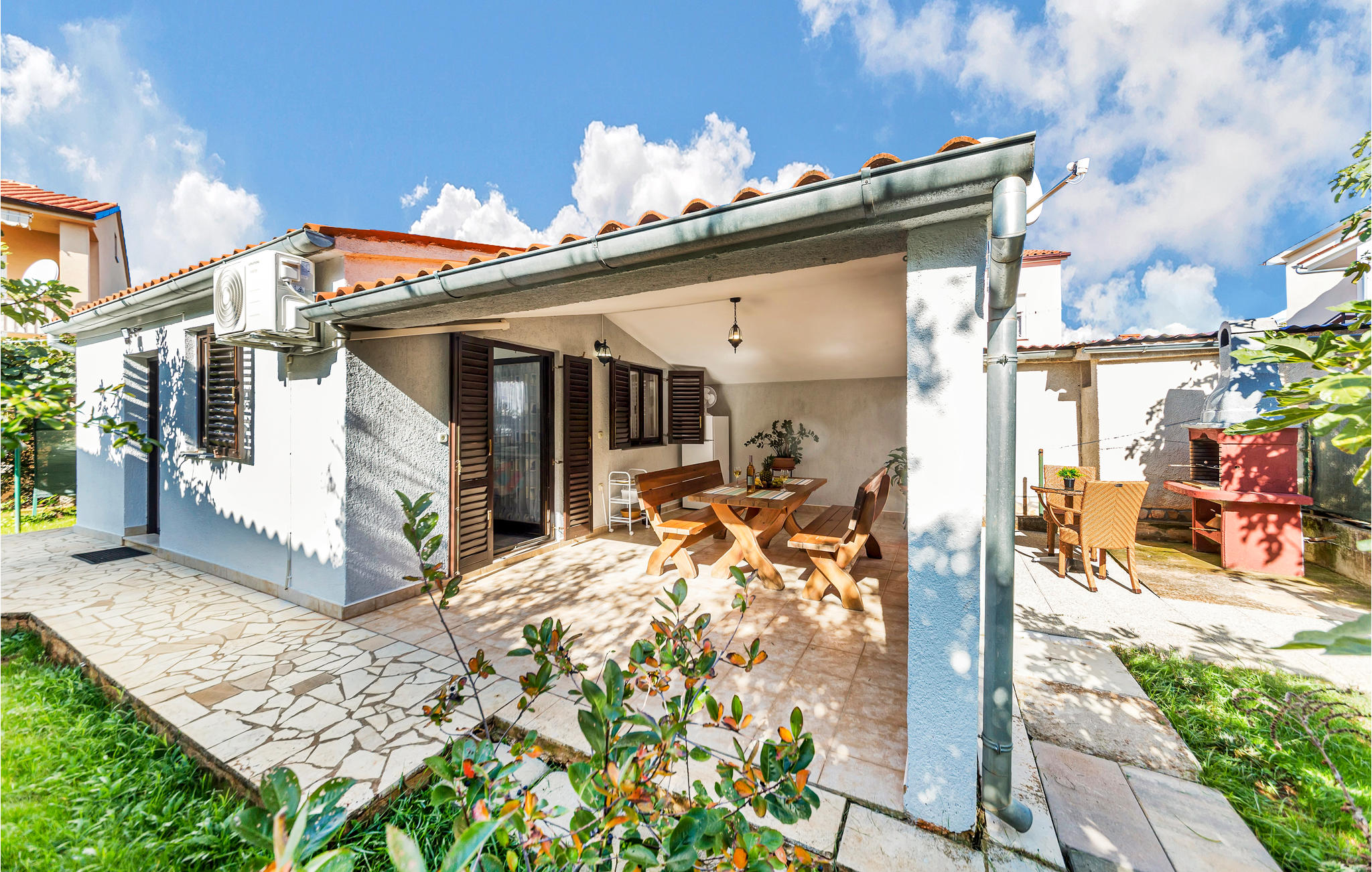 Beautiful apartment in Valbandon with 2 Bedrooms and WiFi