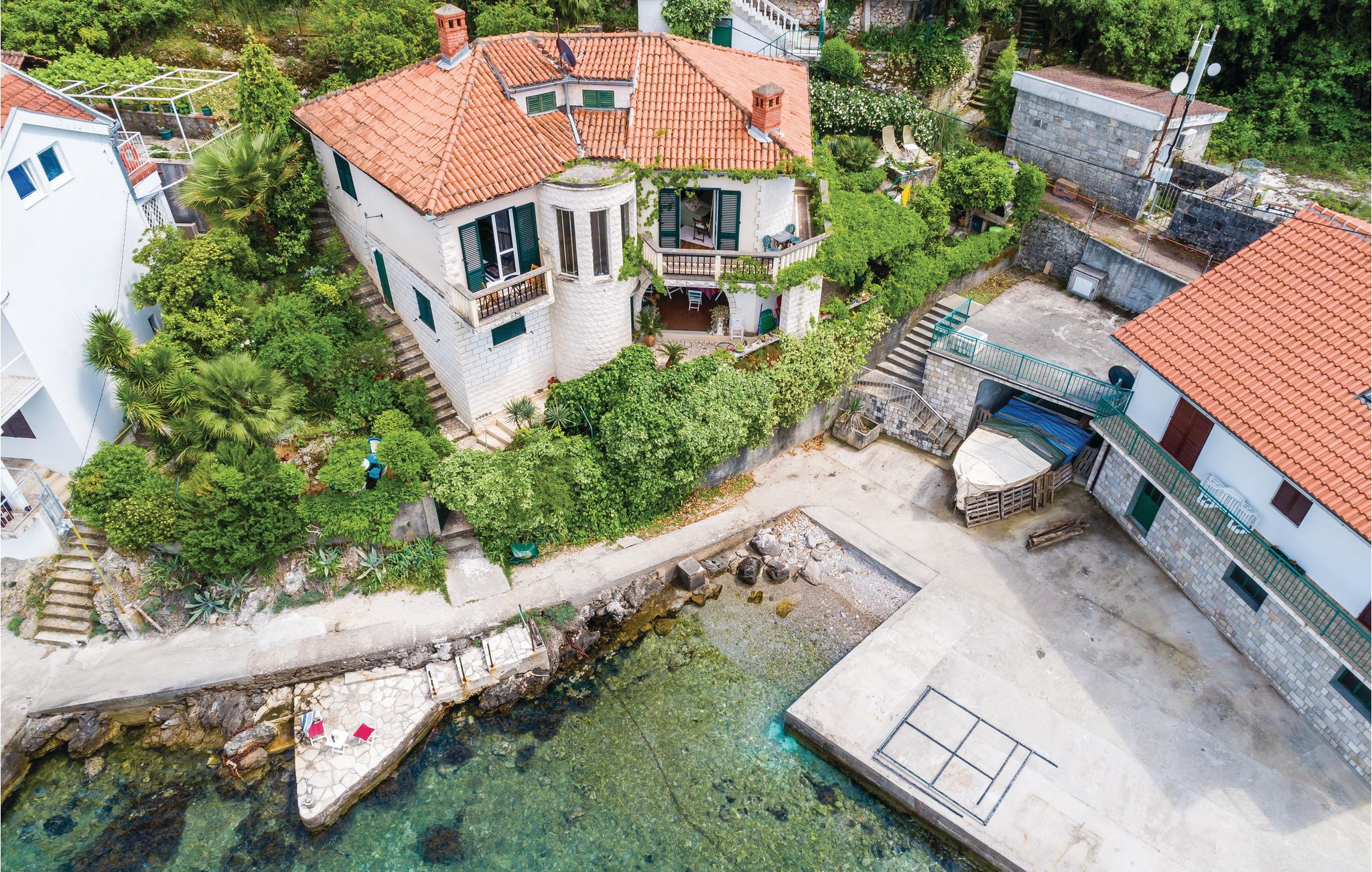 Stunning home in Herceg Novi with 3 Bedrooms and WiFi