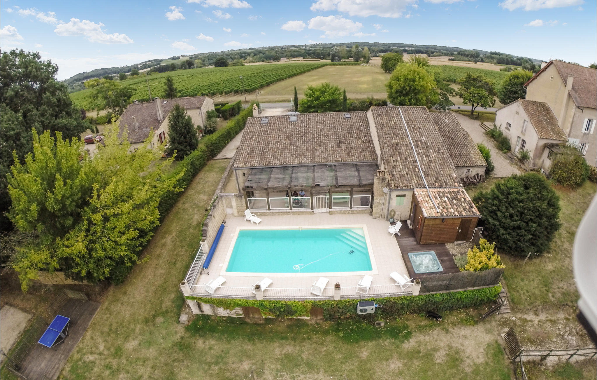 Stunning home in Saint-Méard-de-Gurçon with 6 Bedrooms, Jacuzzi and Heated swimming pool