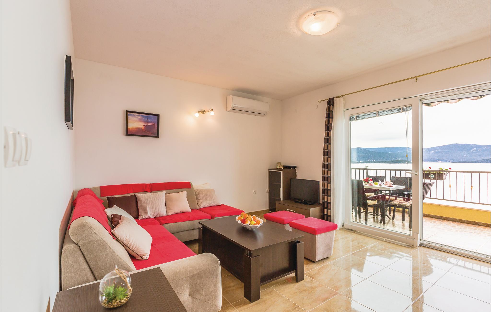 Nice apartment in Komarna with 3 Bedrooms and WiFi