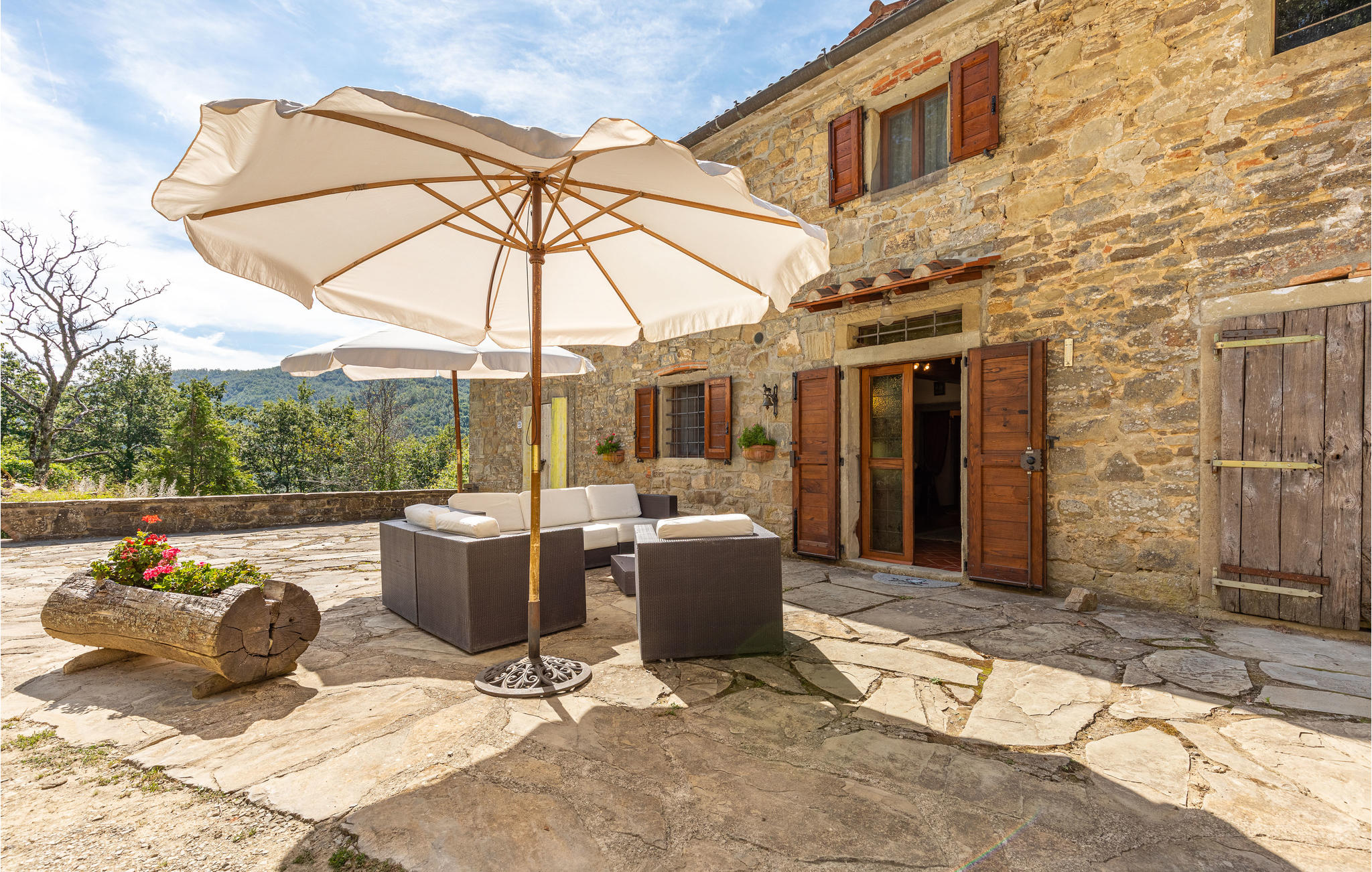 Amazing home in Londa with WiFi and 3 Bedrooms