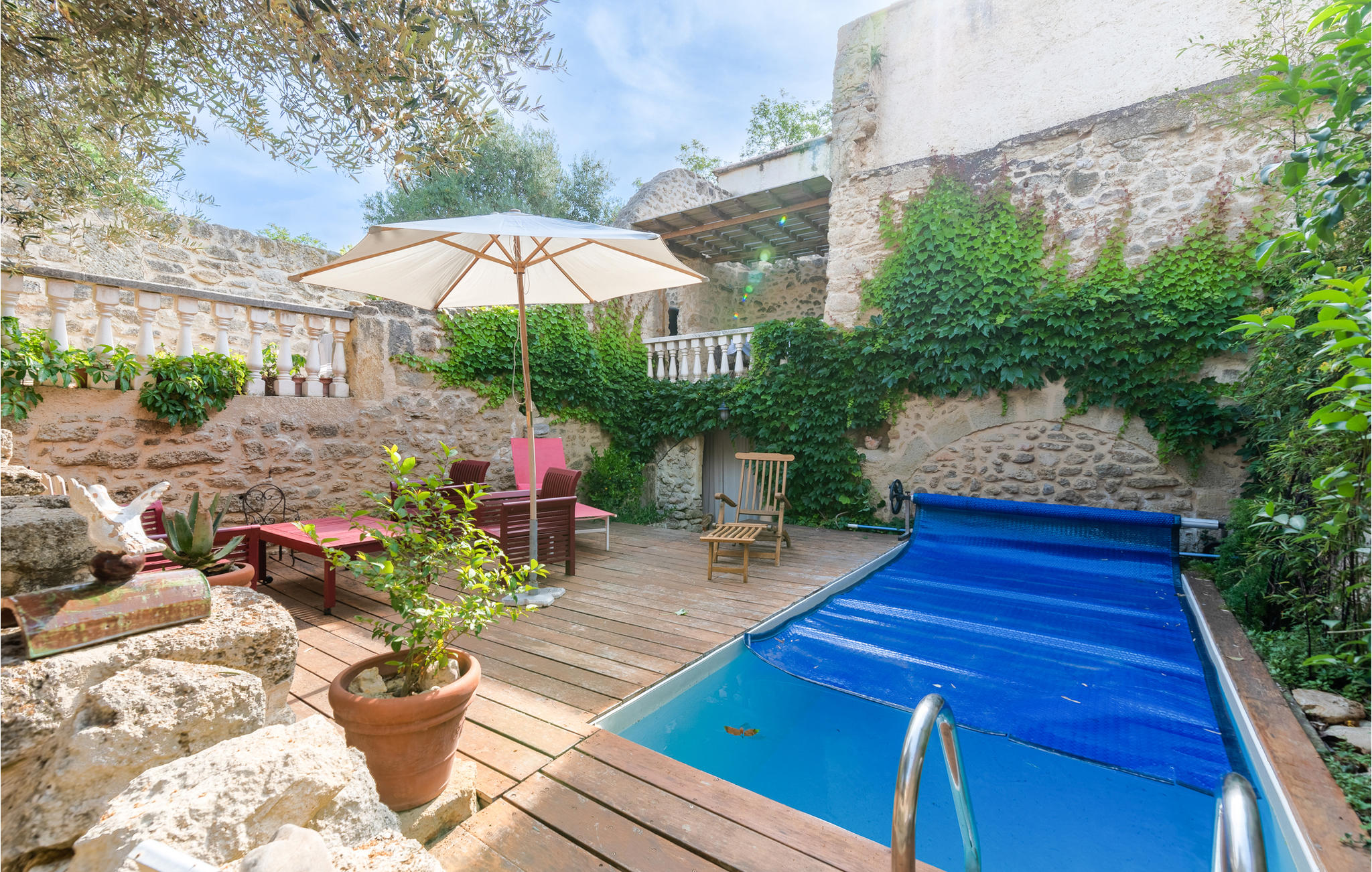 Nice home in MONTBAZIN with Outdoor swimming pool, WiFi and 2 Bedrooms