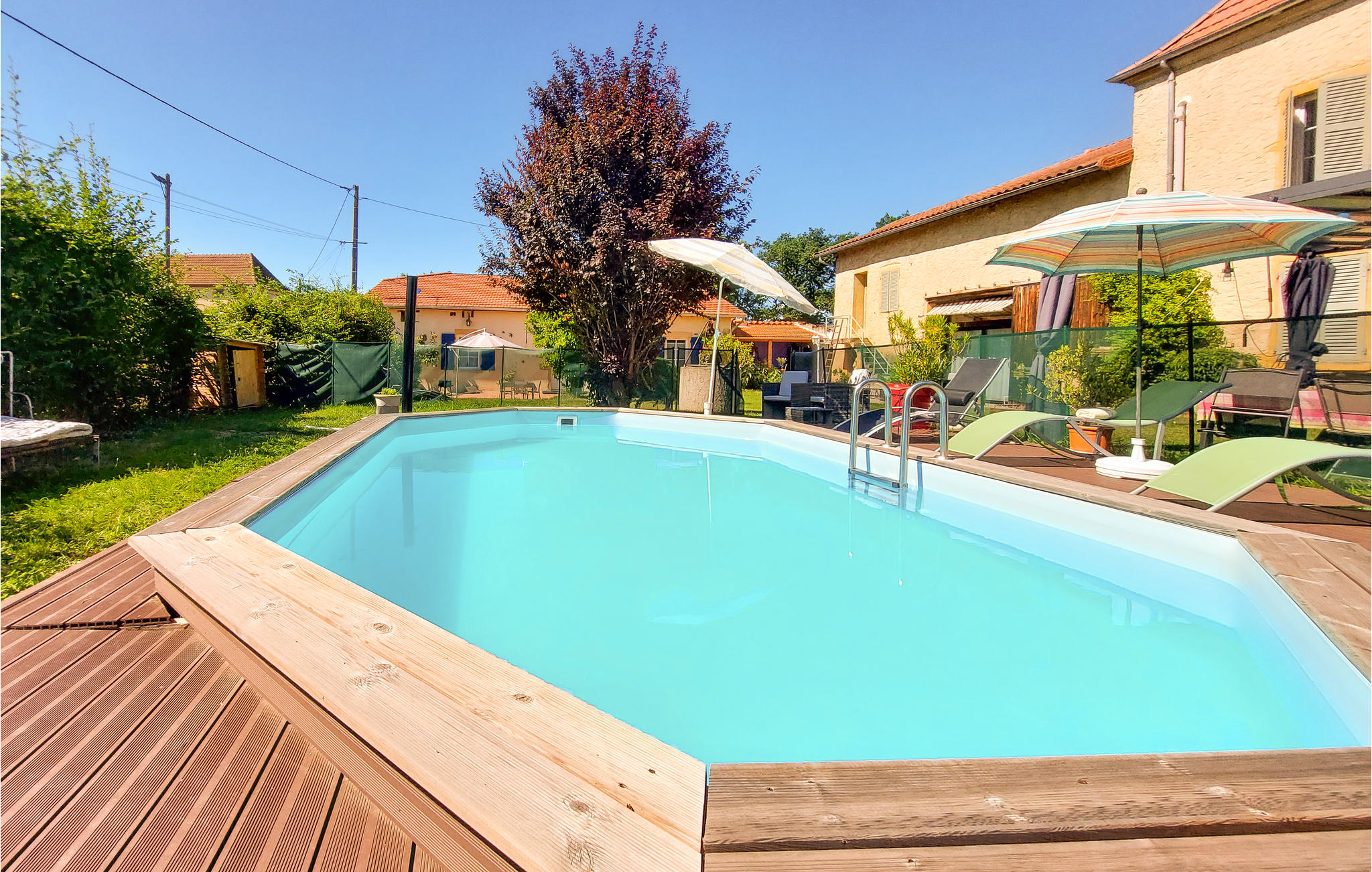Awesome home in Pouilly-Sous-Charlieu with Outdoor swimming pool and 1 Bedrooms