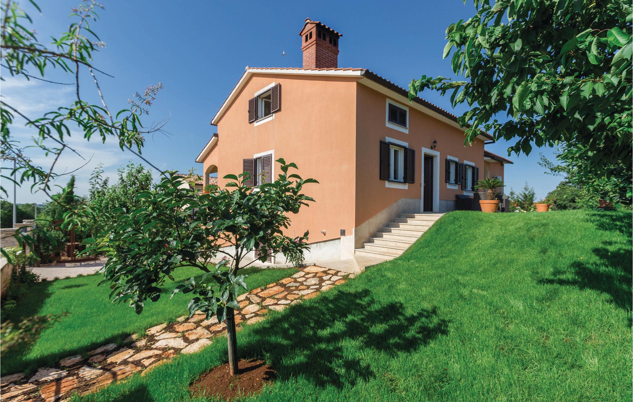 Awesome apartment in Tar-Vabriga with 2 Bedrooms and WiFi