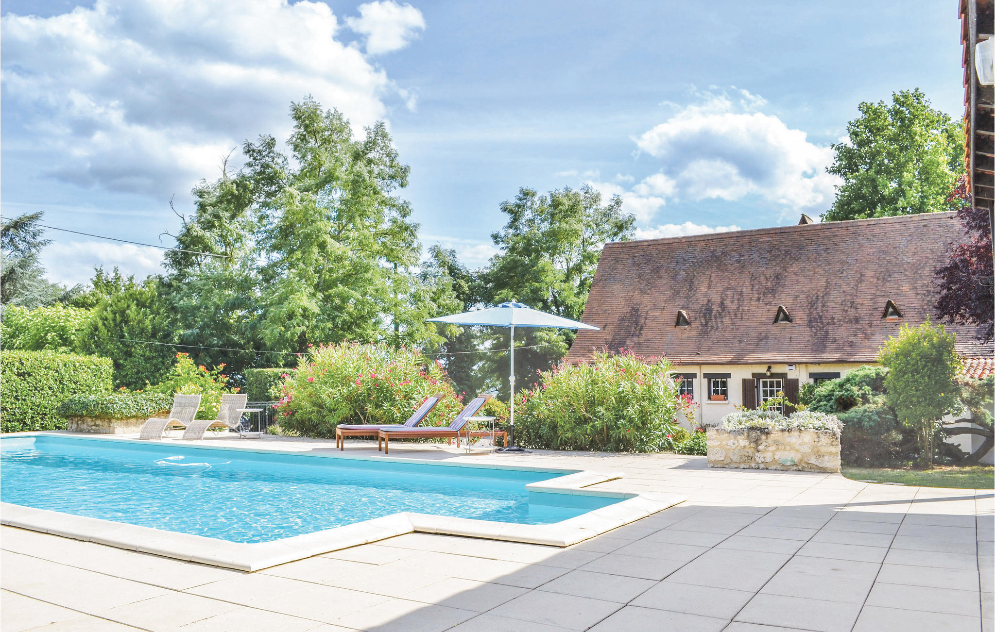 Stunning home in Vélines with WiFi, Private swimming pool and Outdoor swimming pool