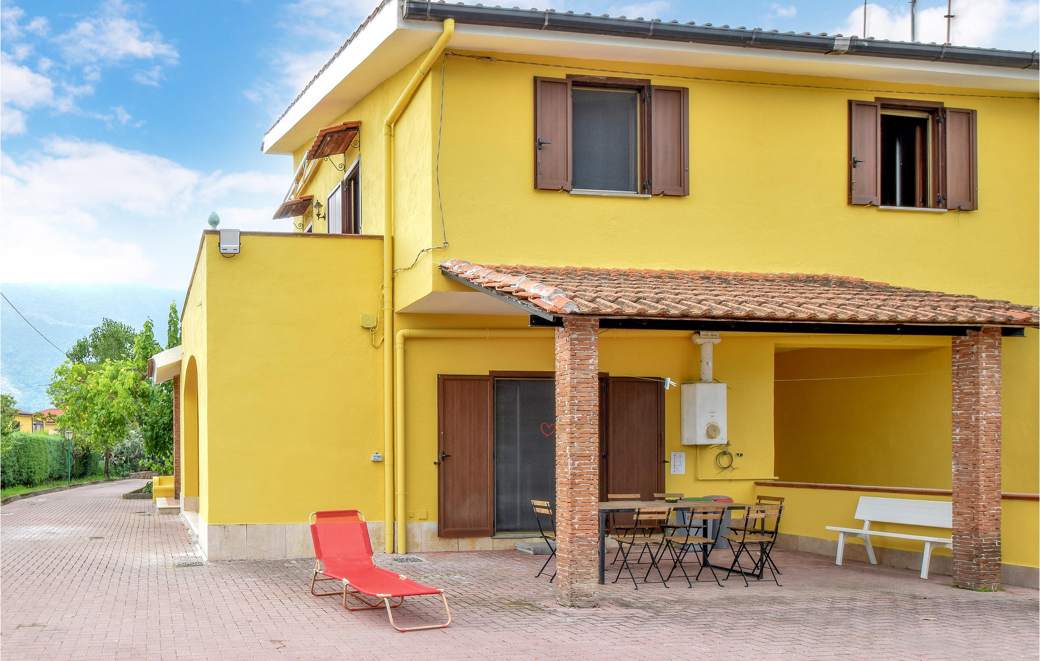 Beautiful home in Carano with 4 Bedrooms