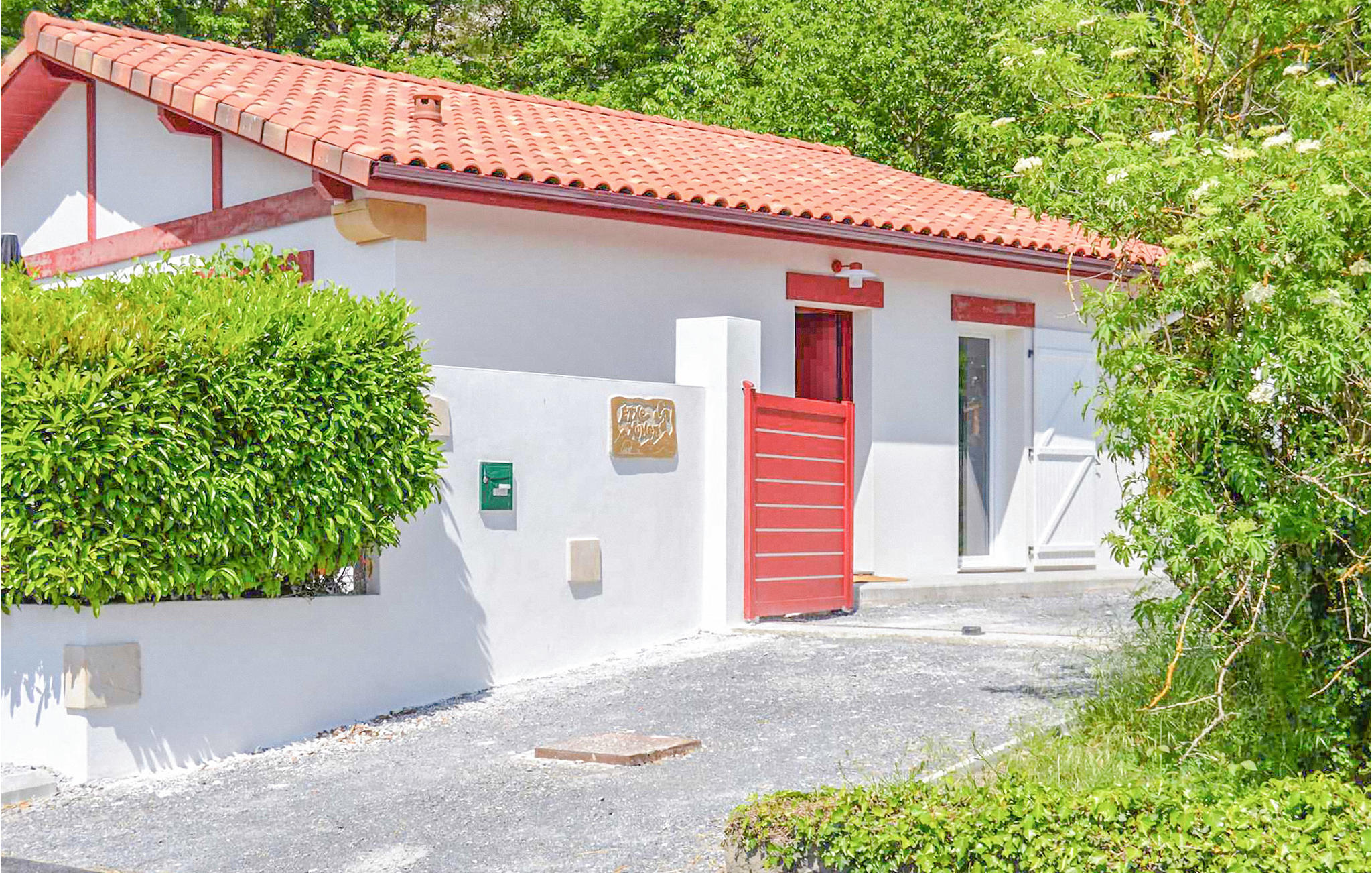 Amazing home in Aldudes with Internet and 2 Bedrooms