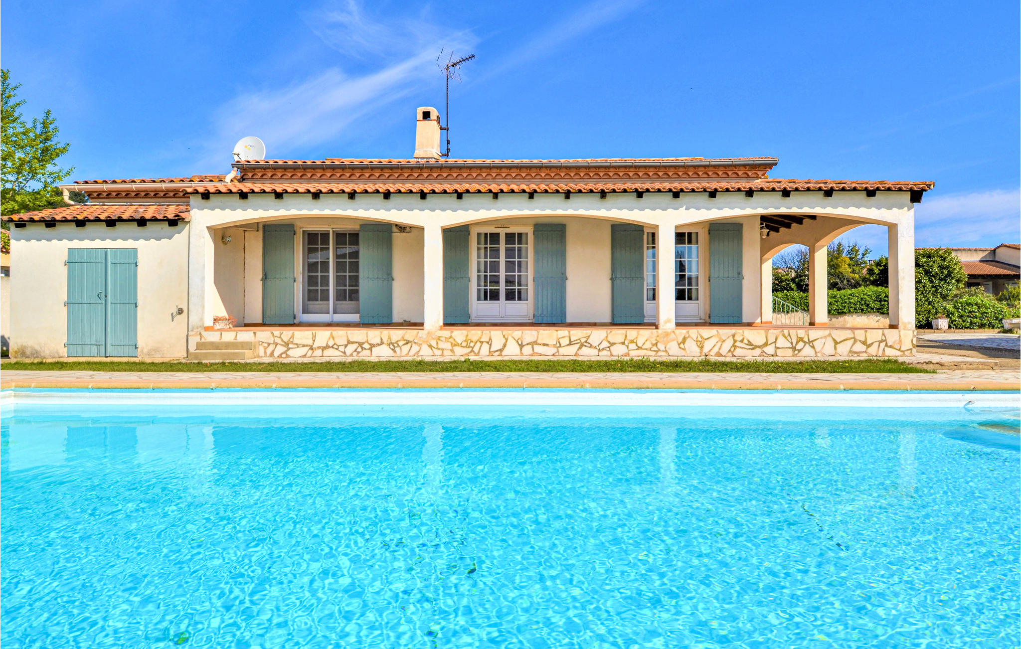 Awesome home in Bellegarde with WiFi, Outdoor swimming pool and Swimming pool