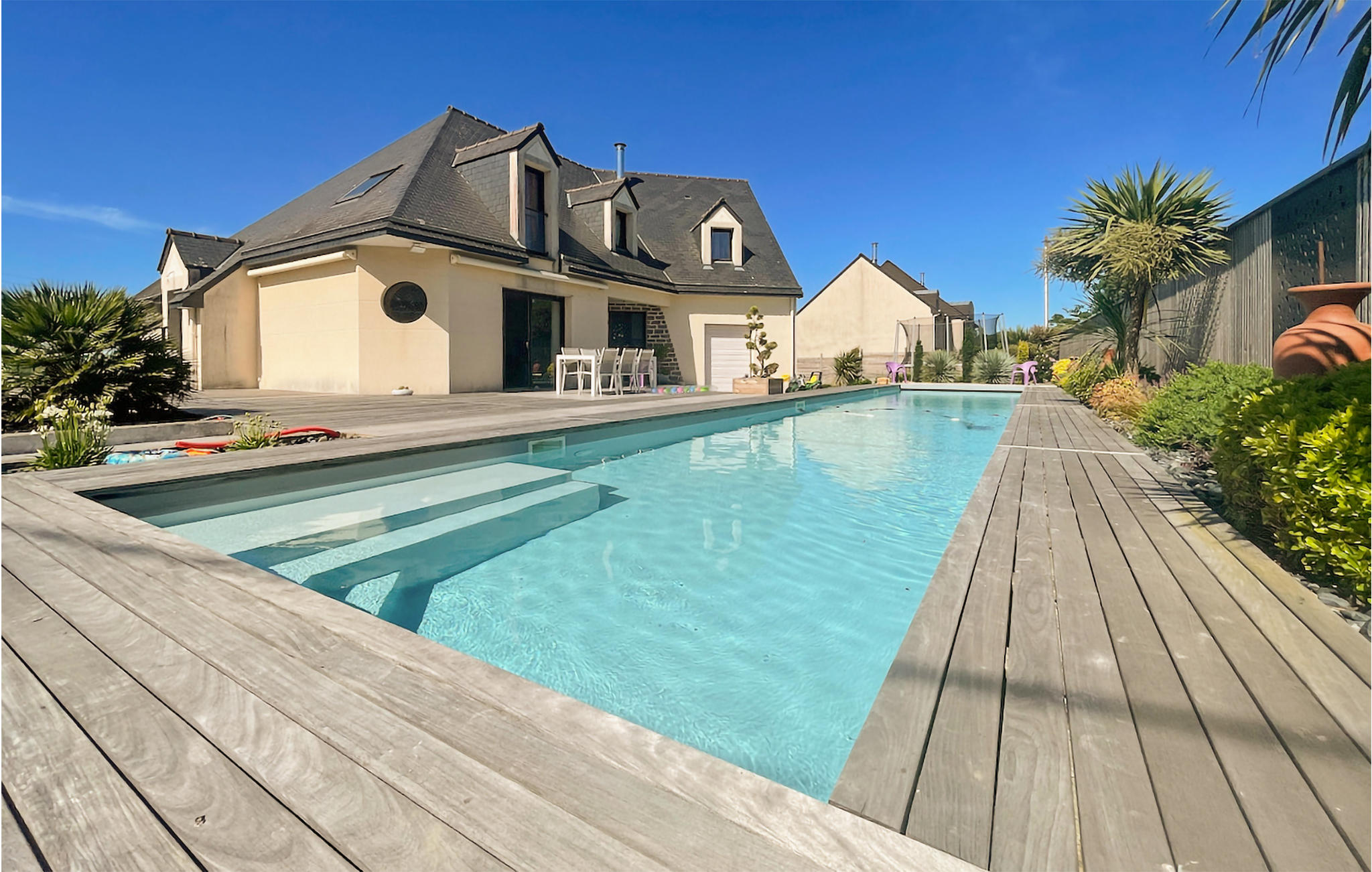 Stunning home in Montfort-sur-Meu with Outdoor swimming pool, Heated swimming pool and Private swimming pool