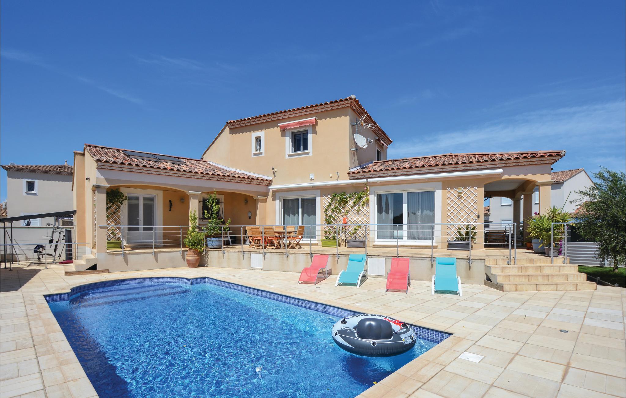 Beautiful home in Saint-Gilles with Outdoor swimming pool, Swimming pool and Heated swimming pool
