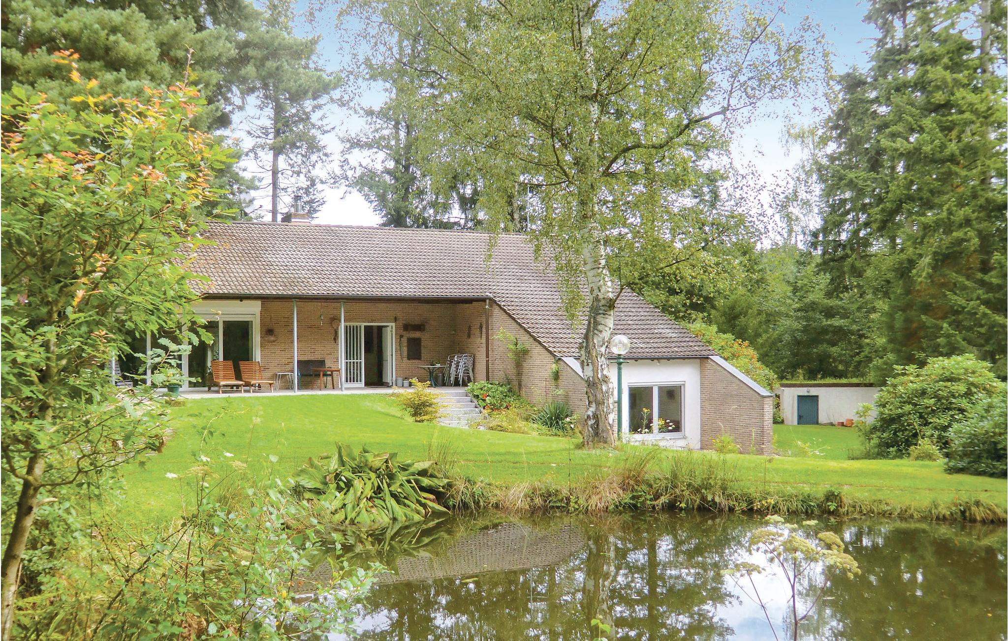 Beautiful home in Euskirchen-Kirchheim with WiFi and 2 Bedrooms