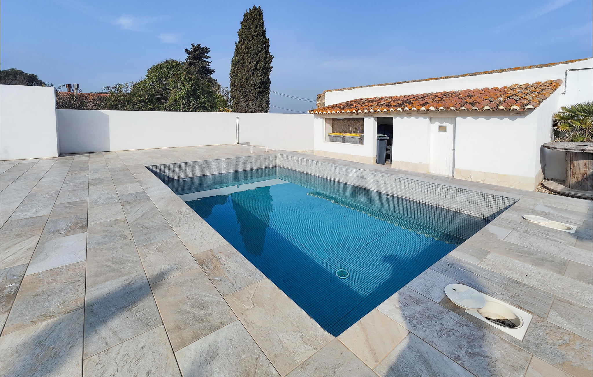 Beautiful home in Nissan-lez-Enserune with Outdoor swimming pool and 2 Bedrooms