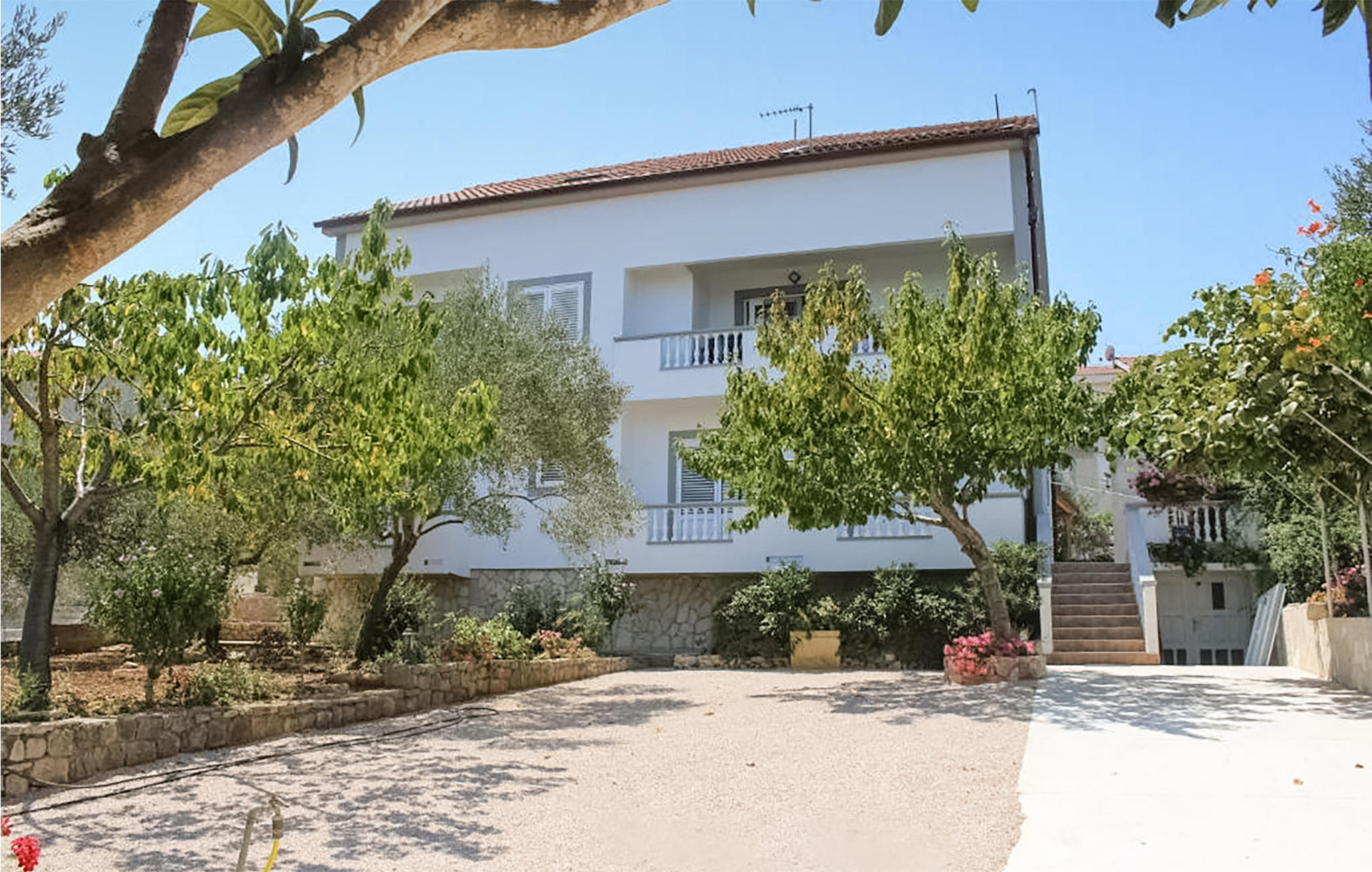 Beautiful apartment in Tkon with 2 Bedrooms and WiFi