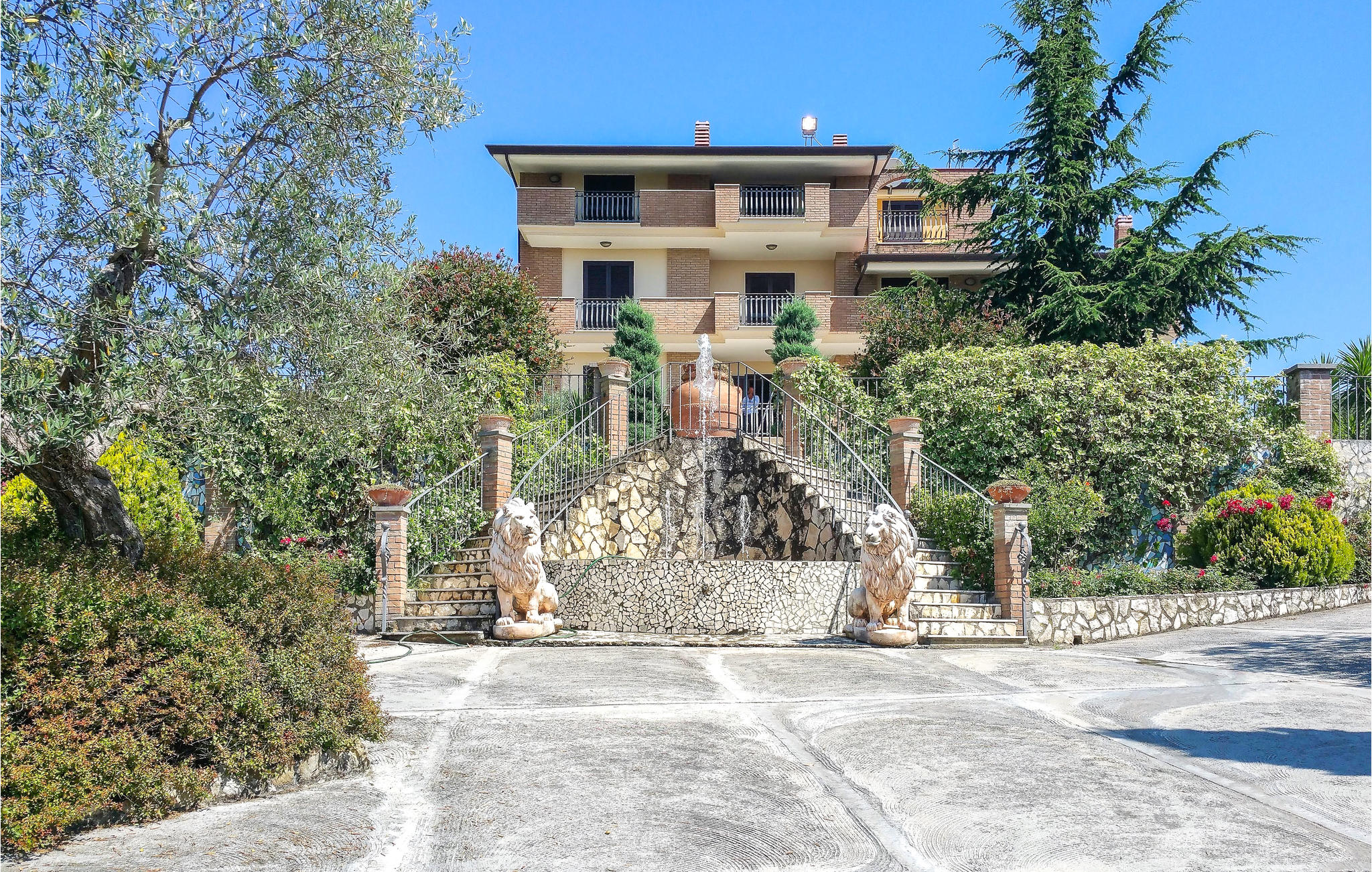 Awesome home in Caiazzo with WiFi, 7 Bedrooms and Outdoor swimming pool