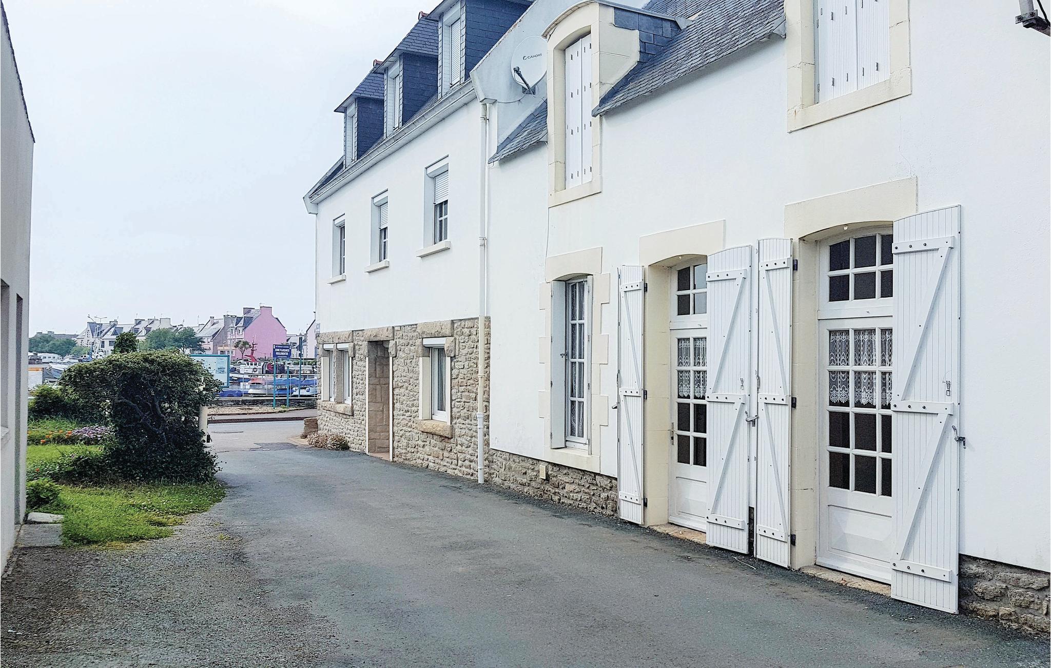 Nice home in Treffiagat with 2 Bedrooms