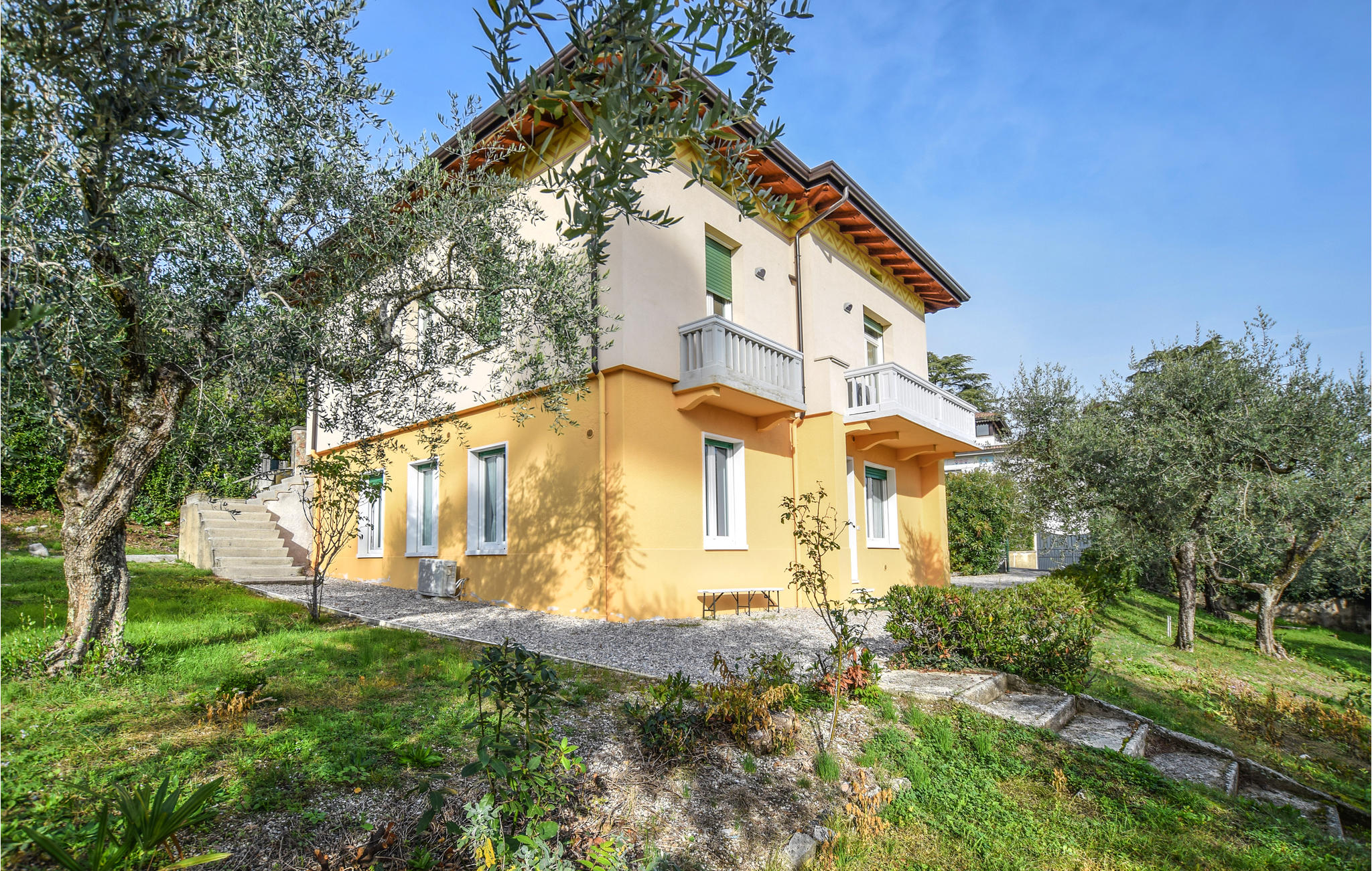 Stunning apartment in Gardone Riviera with 1 Bedrooms