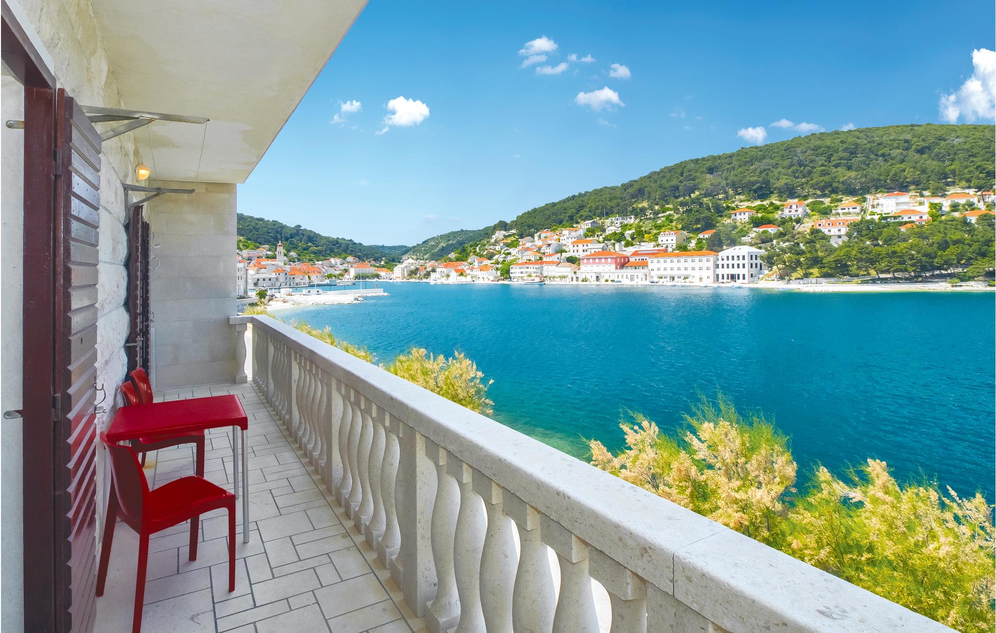 Beautiful home in Pucisca with 3 Bedrooms and WiFi