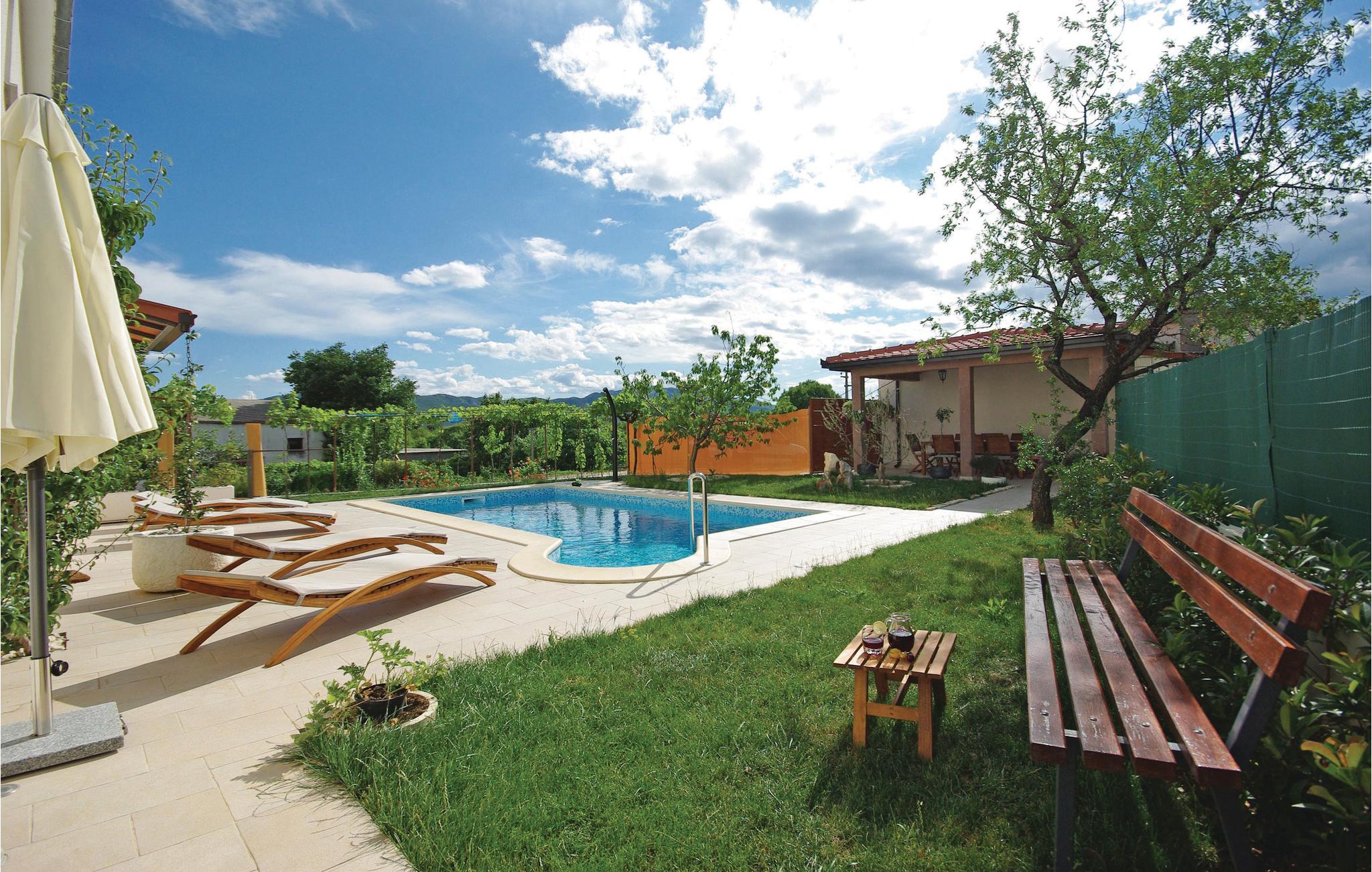 Nice apartment in Sestanovac with 2 Bedrooms, WiFi and Outdoor swimming pool