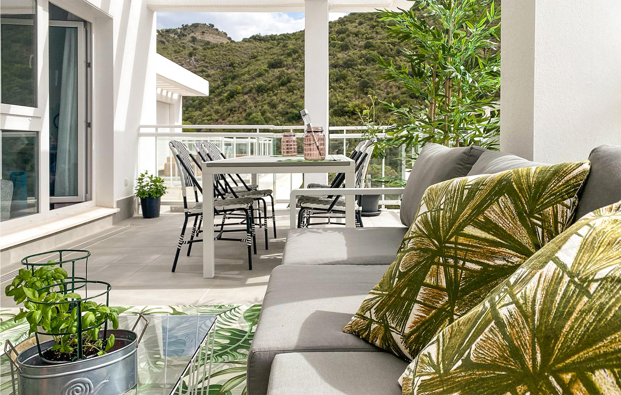 Amazing apartment in Benahavís with Outdoor swimming pool, WiFi and 3 Bedrooms