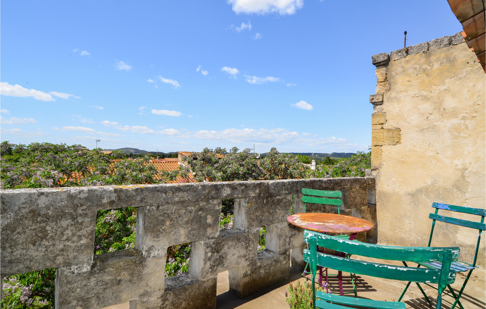 Stunning home in Aramon with WiFi and 2 Bedrooms