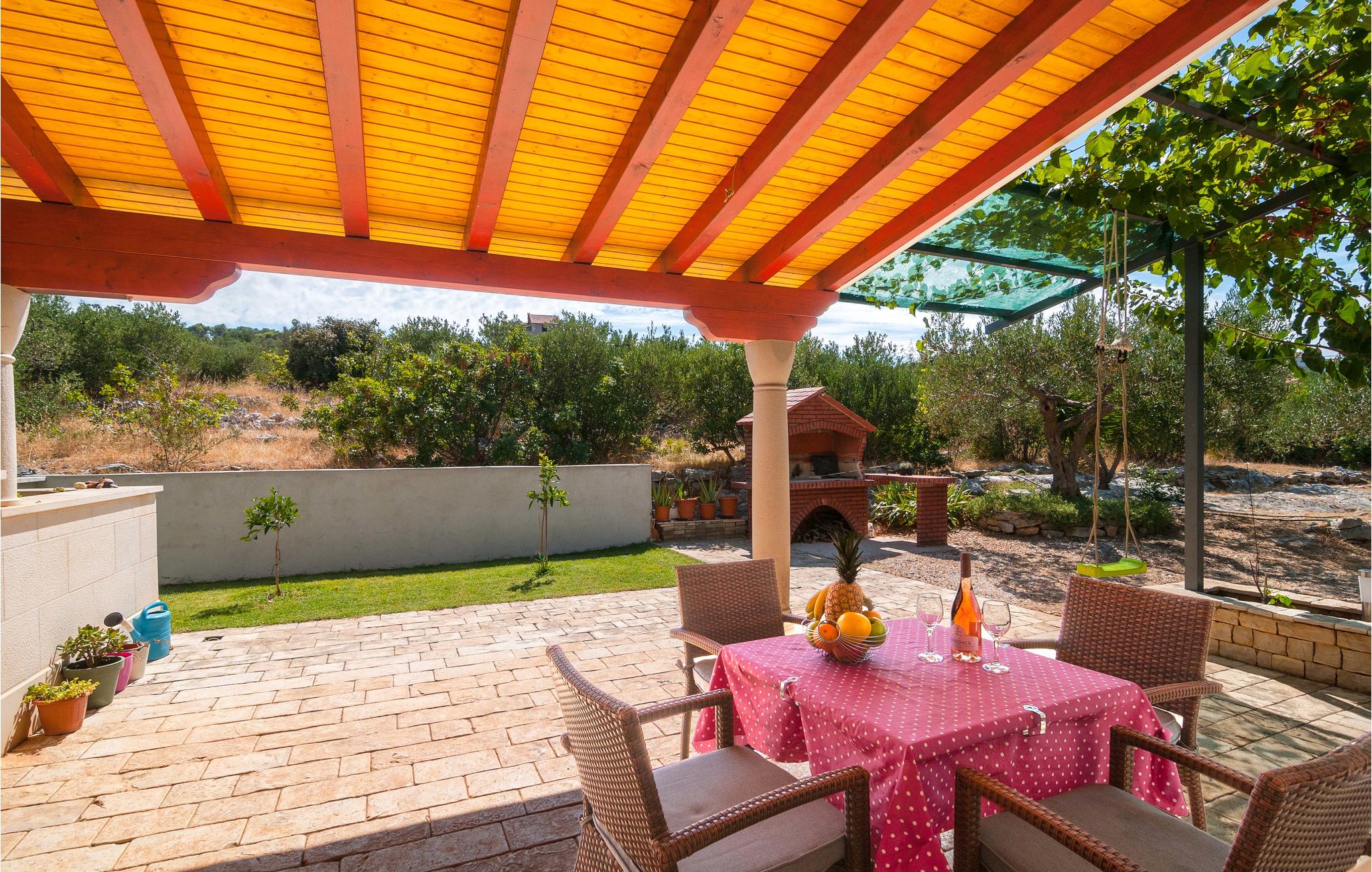 Beautiful apartment in Supetar with 2 Bedrooms and WiFi