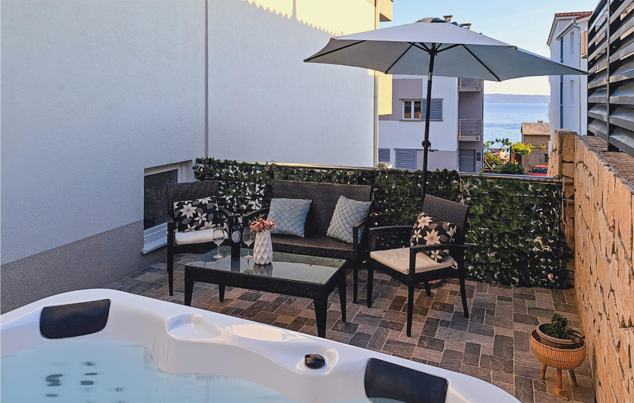 Stunning apartment in Podstrana with 3 Bedrooms, WiFi and Jacuzzi