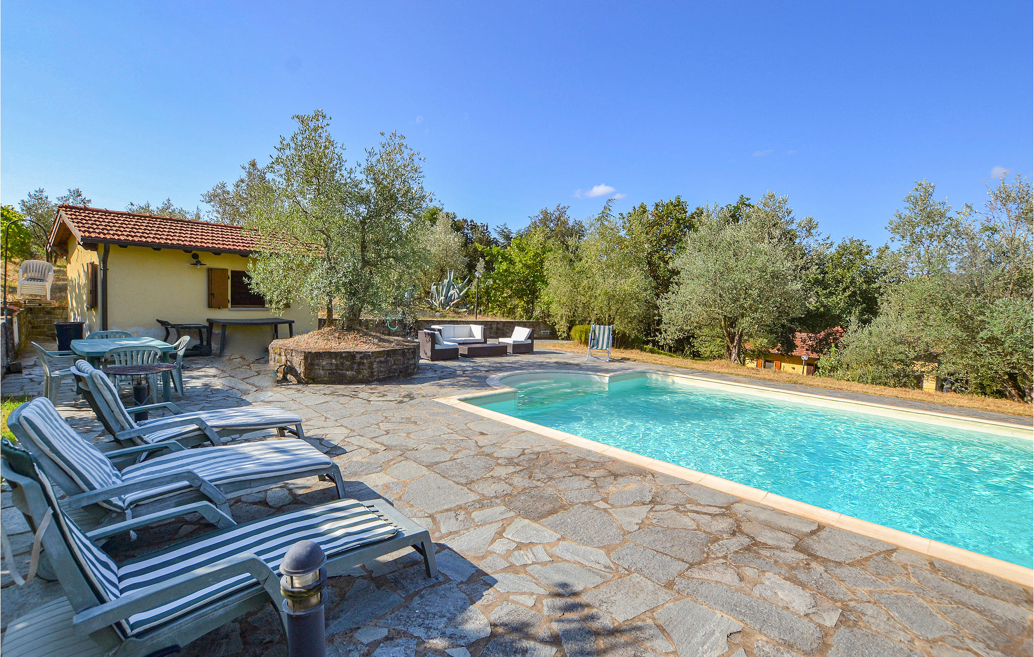 Stunning home in Civitella Val di Chian with 3 Bedrooms, Private swimming pool and Outdoor swimming pool