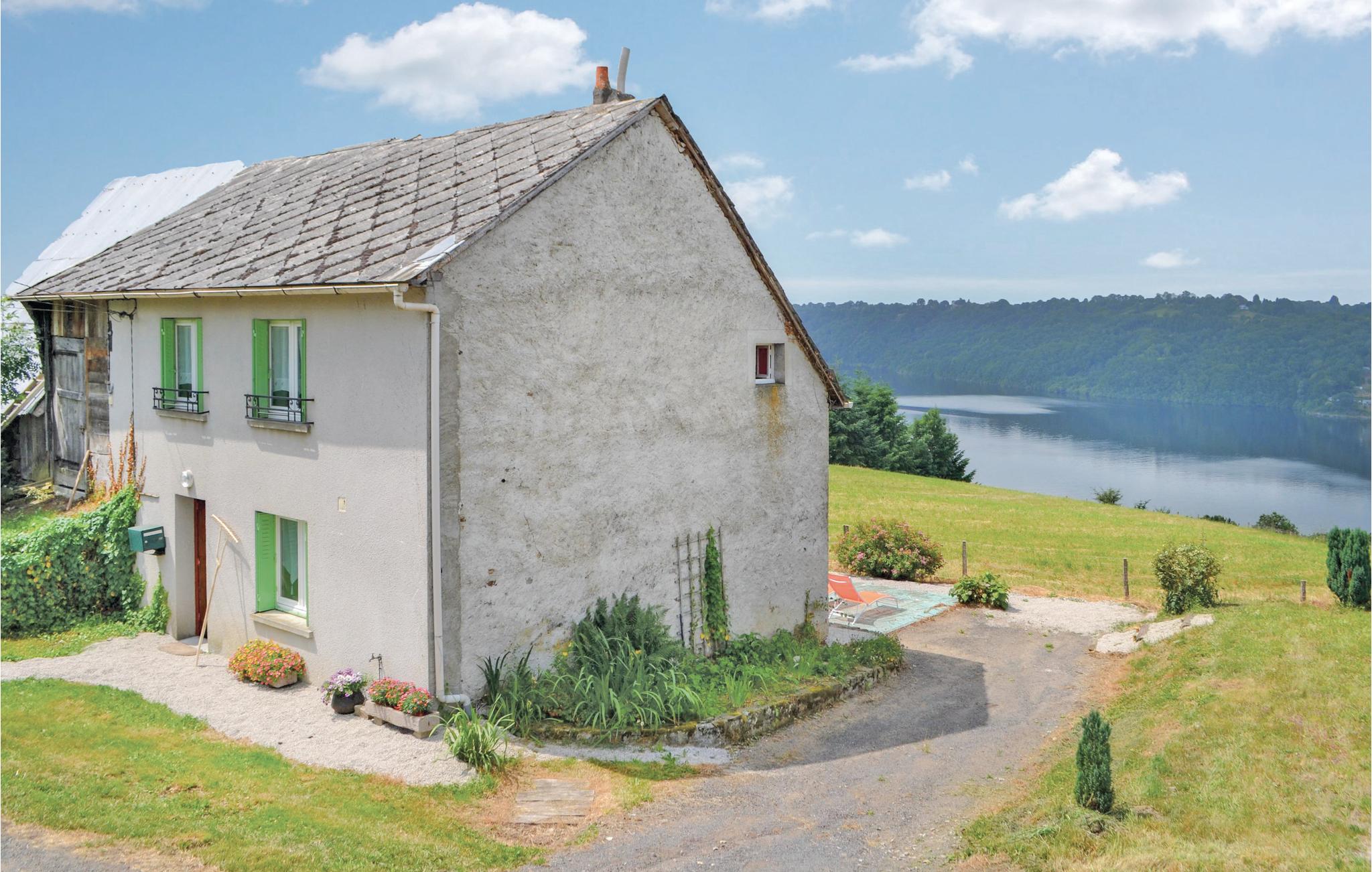 Stunning home in Beaulieu with 2 Bedrooms