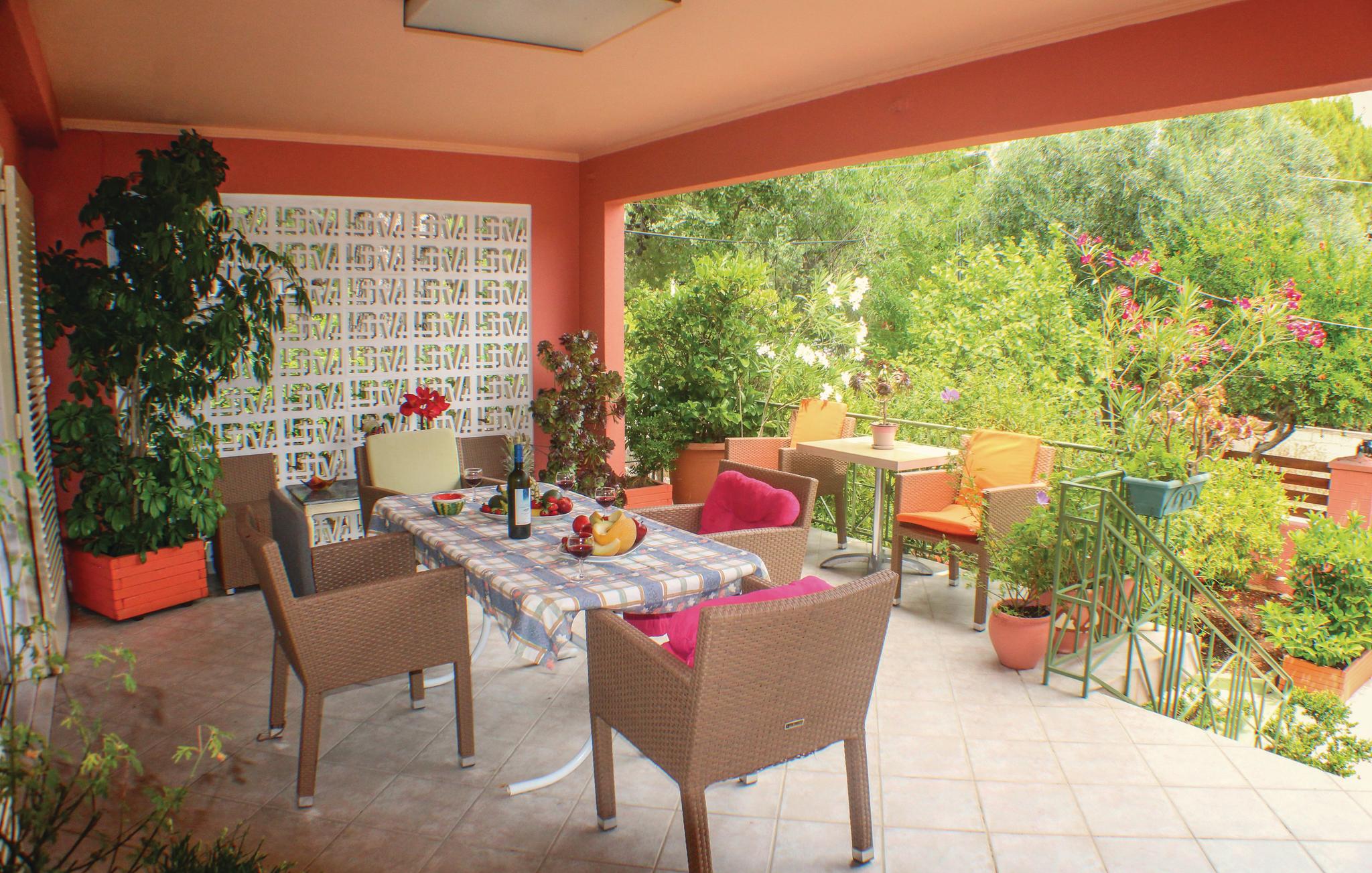 Stunning home in Artemida with 3 Bedrooms and WiFi