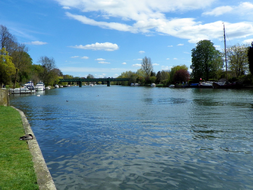 Holiday rentals Bourne End