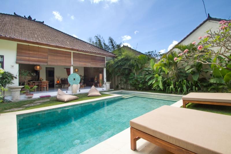 2BDR Seminyak Budget Villa, 5min walk to Beach!