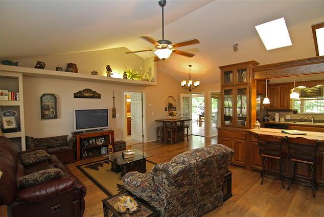 Tree House Hideaway - amazing upscale vacation rental