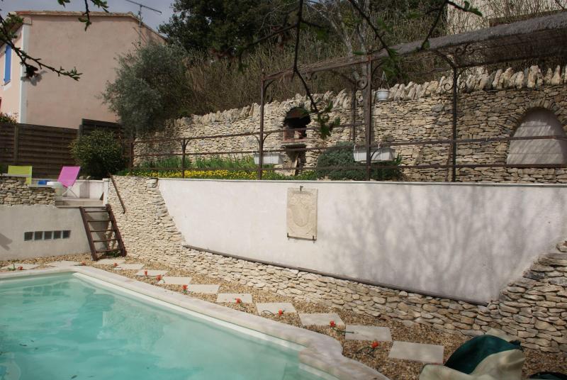 Quiet villa with private pool near Gordes Provence