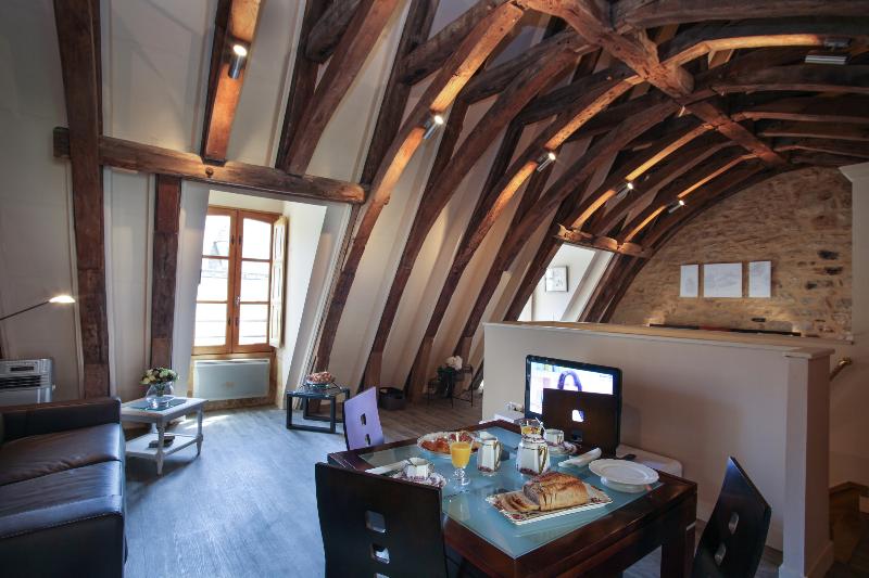 THE ATTIC OF THE CHAPTER