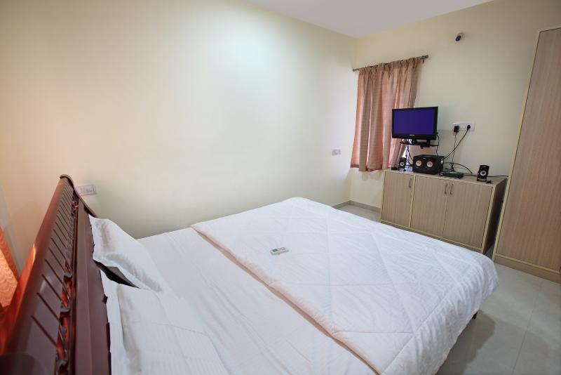 Trendy, clean 2 bed Apartment in peaceful locale.