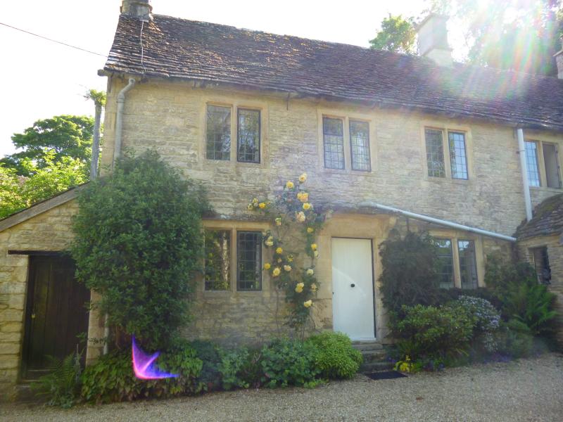 Nut tree Cottage, Long Dean