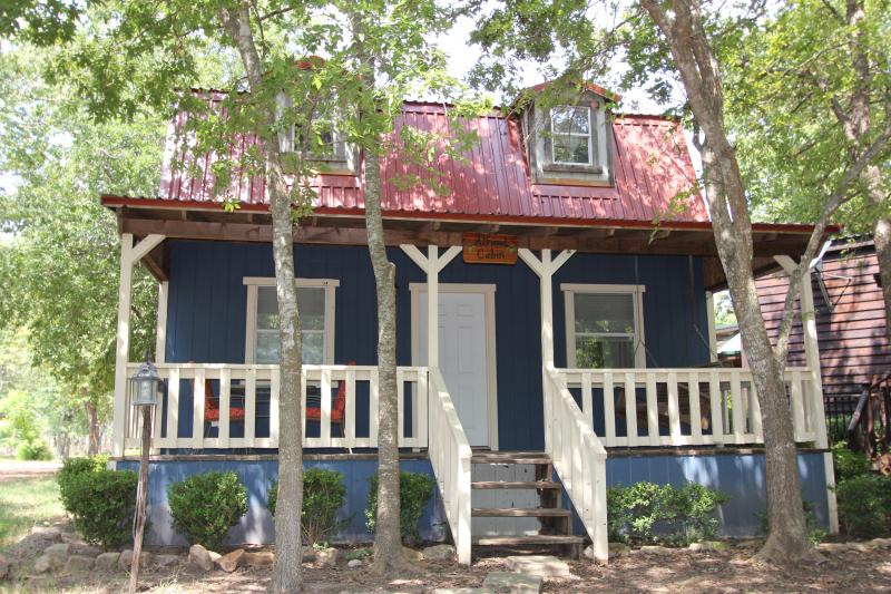Mendelbaum Winery Almond Cabin