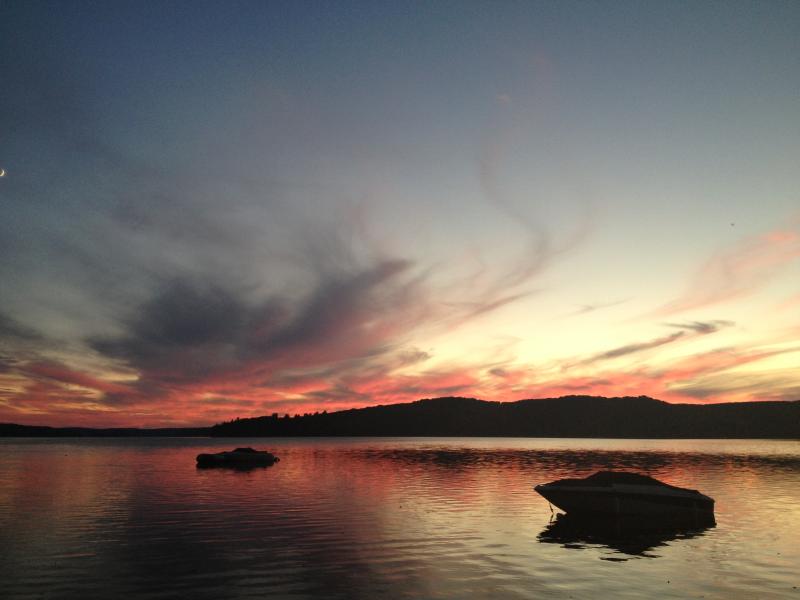 2 BDRM WATERFRONT COTTAGE - SUNSET VIEW