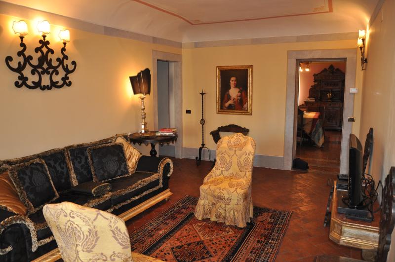 Corilla's Palace, true Florence core center house