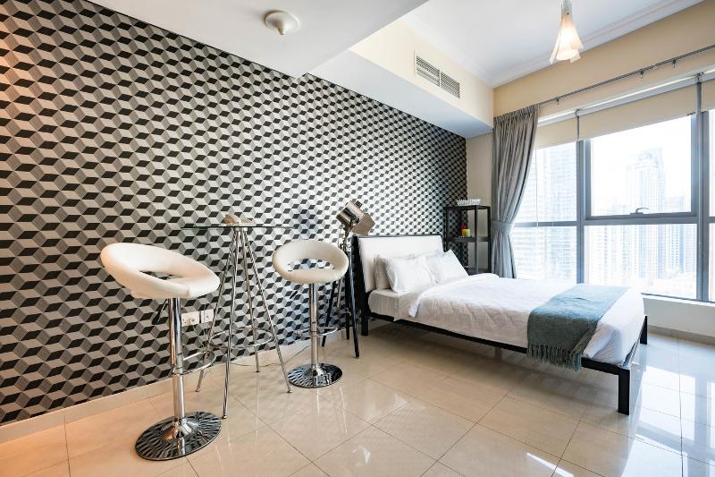 Exclusive Dubai Marina Apt. w/ sea & marina views