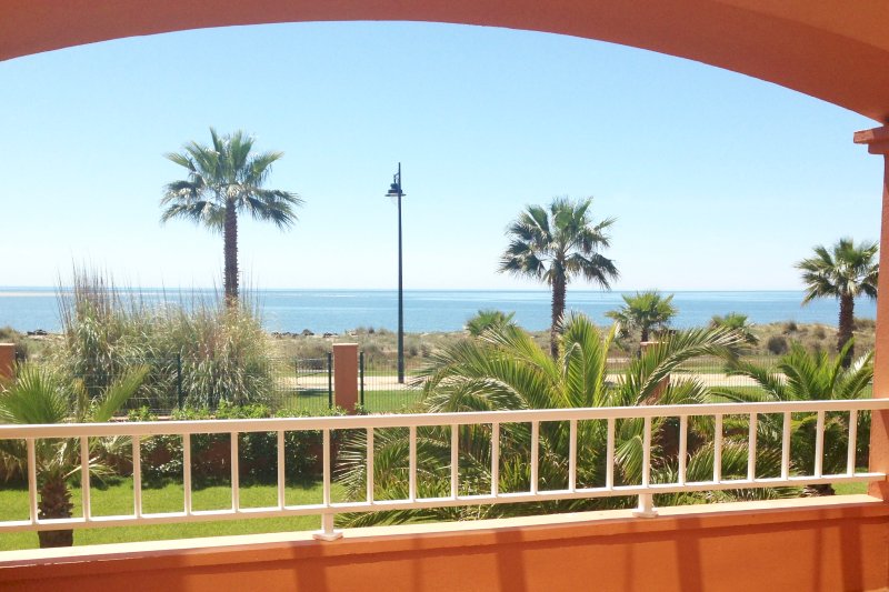 Idyllic beachside apartment 50m from the sea
