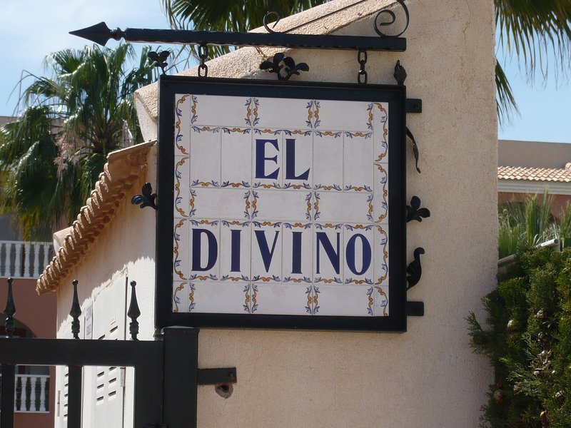 Comfort in the sunshine. A short stroll to a variety of restaurants and beaches.