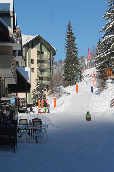 Ski in/ski out : south facing balcony: village centre