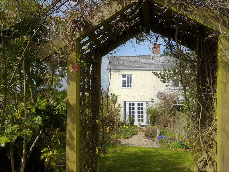 Sparrow Cottage (sleeps 3) rural,with garden. Forest of Dean. Ruardean Woodside 