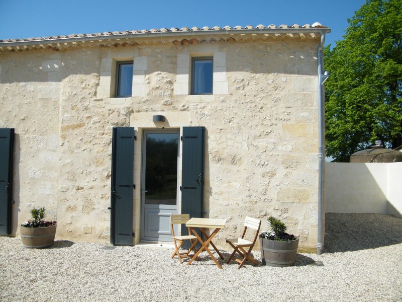 Clos Vieux Rochers Vineyard Cottage 4 The Courtyard