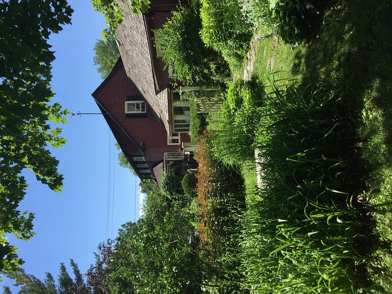 BEAUTIFUL big country house, Eastern Townships BEST LOCATION EVER (wine route!)