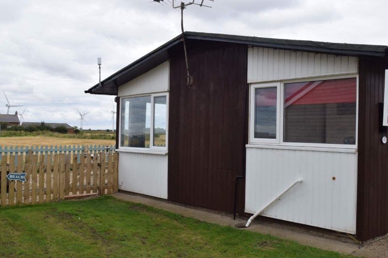 BAE View - 2 bed chalet with sea view